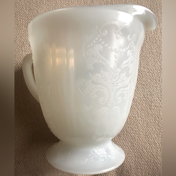 MacBeth Evans Glass AMERICAN SWEETHEART Monax Footed Creamer. opal - Picture 7 of 8